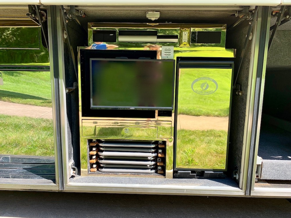 2003 Prevost Featherlite  H3-45 For Sale