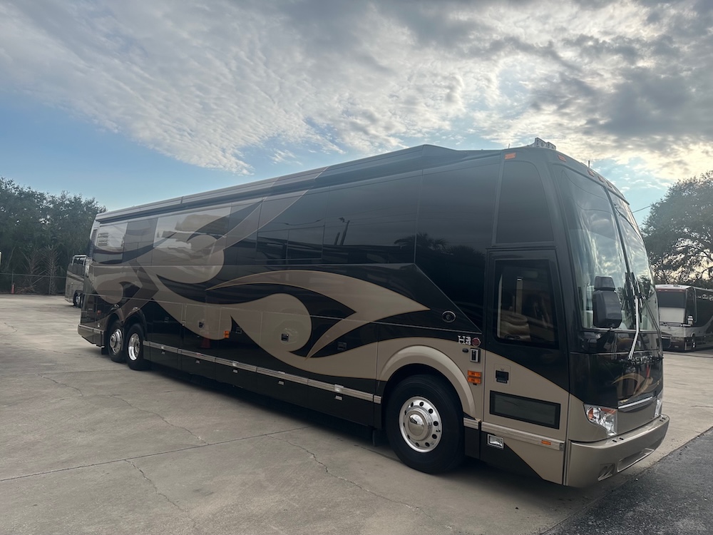 2003 Prevost Featherlite H3-45 For Sale
