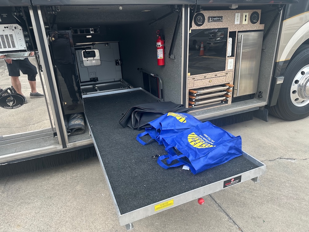 2003 Prevost Featherlite H3-45 For Sale