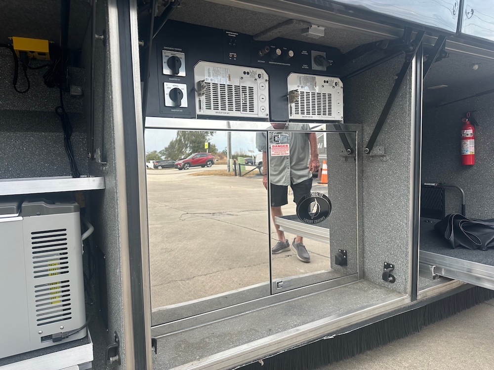 2003 Prevost Featherlite H3-45 For Sale