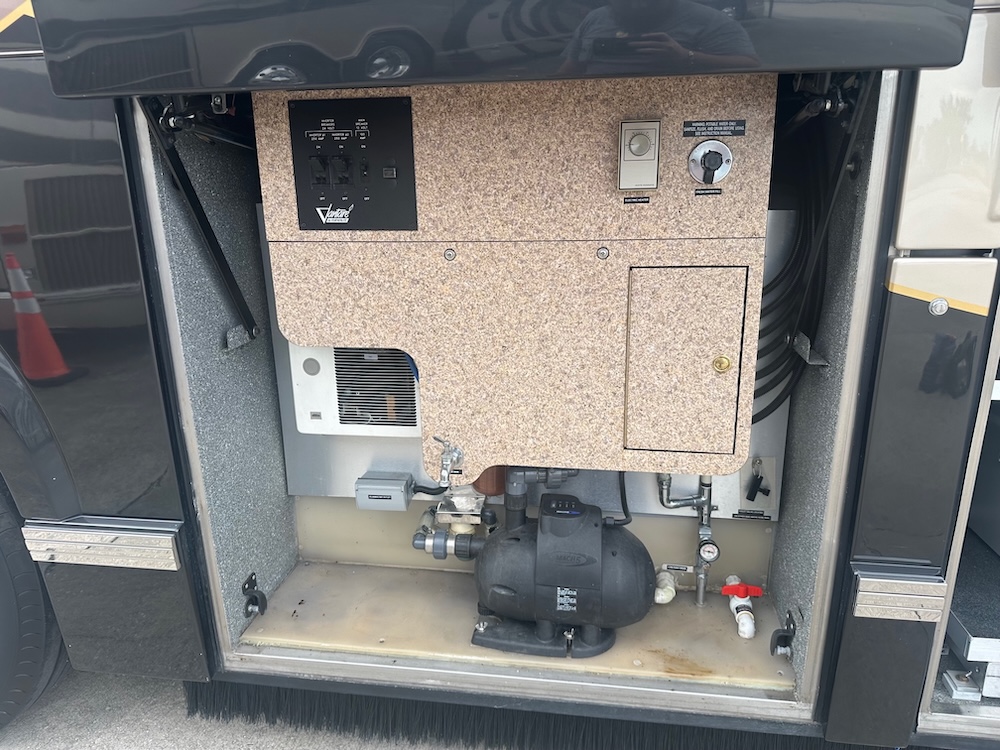 2003 Prevost Featherlite H3-45 For Sale