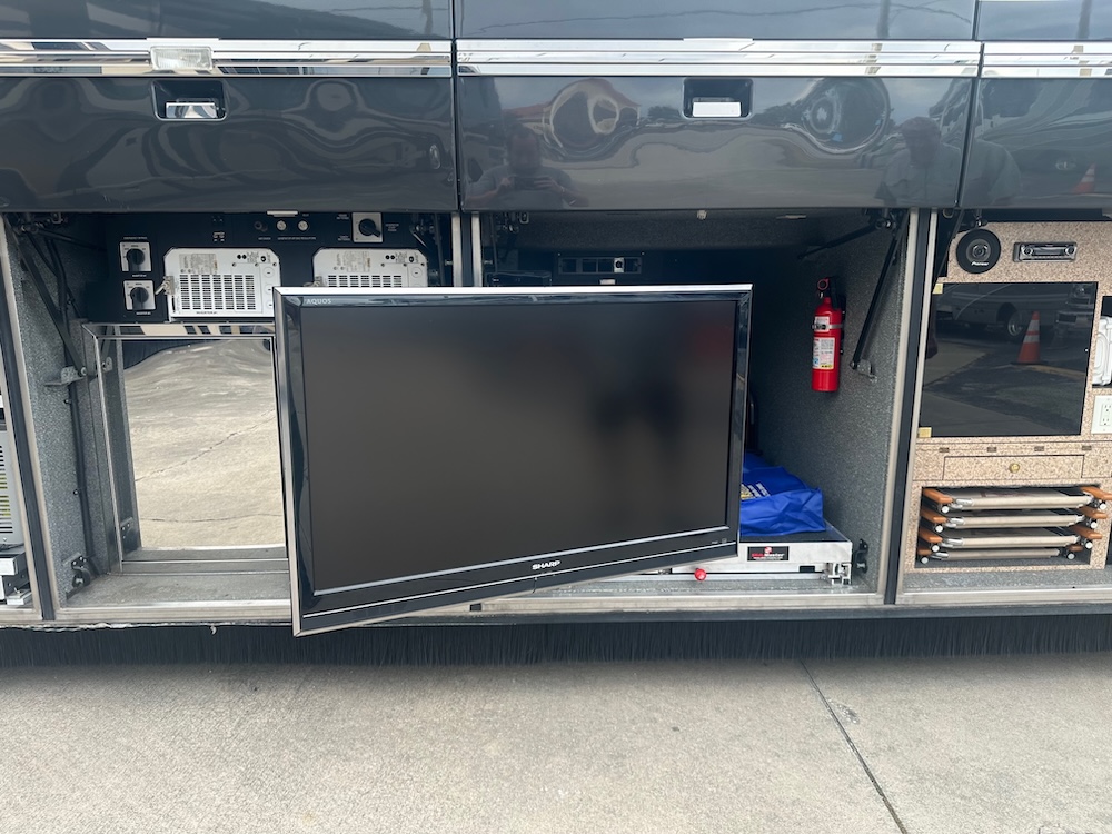 2003 Prevost Featherlite H3-45 For Sale