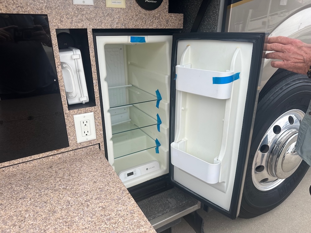 2003 Prevost Featherlite H3-45 For Sale