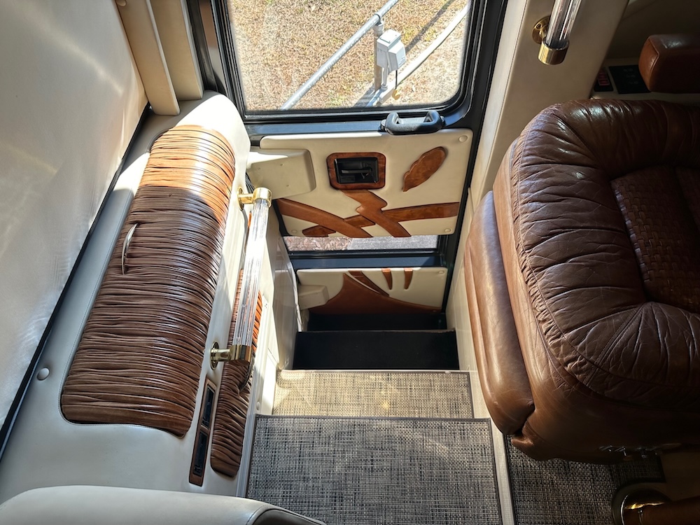 2003 Prevost Featherlite H3-45 For Sale