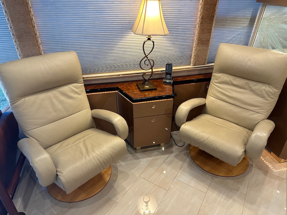 2003 Prevost Featherlite H3-45 For Sale