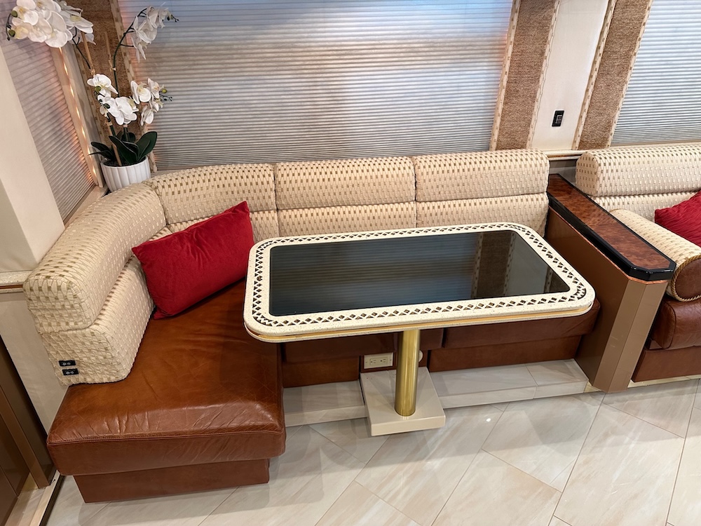 2003 Prevost Featherlite H3-45 For Sale