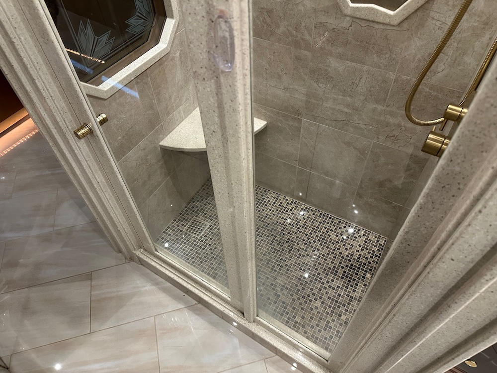 2003 Prevost Featherlite H3-45 For Sale