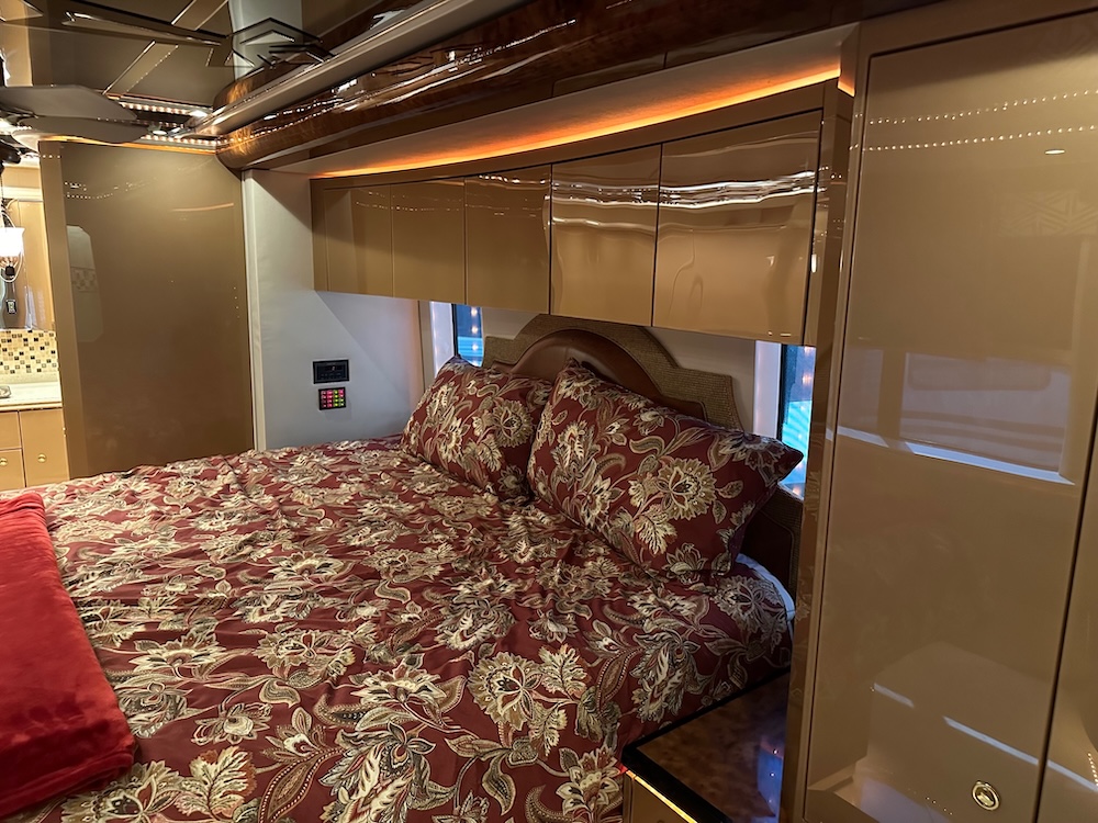 2003 Prevost Featherlite H3-45 For Sale