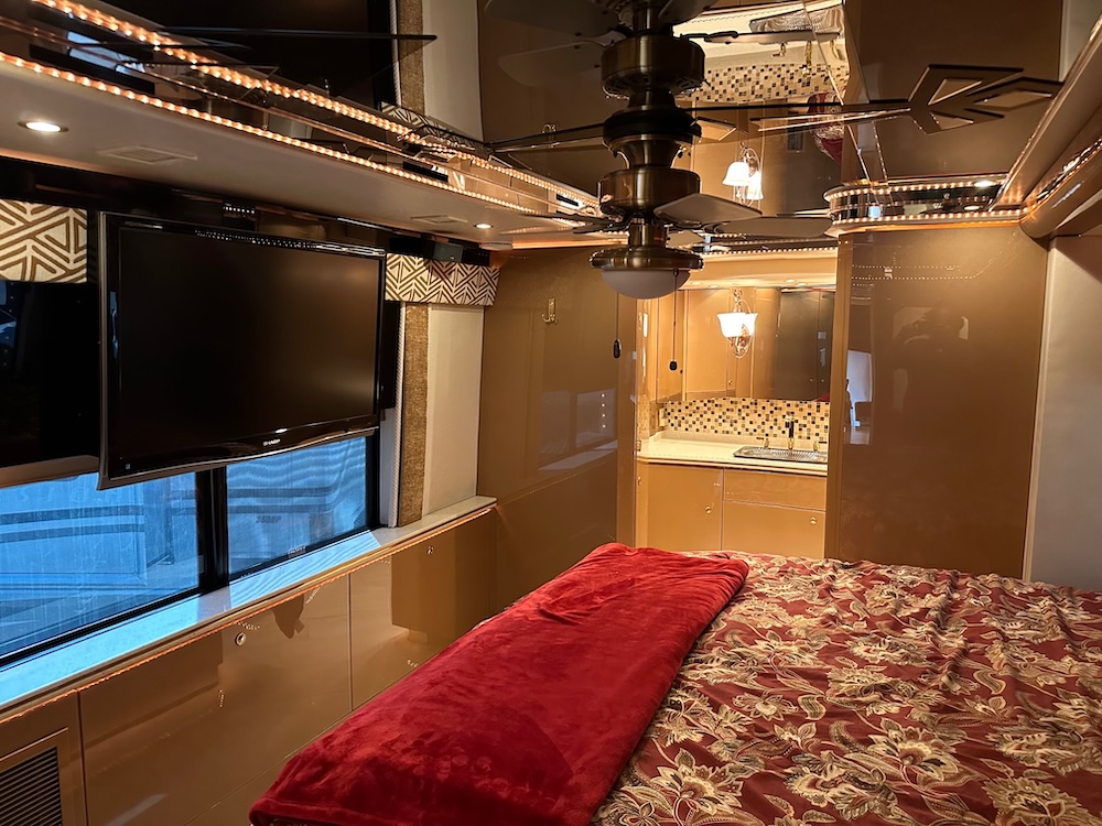 2003 Prevost Featherlite H3-45 For Sale