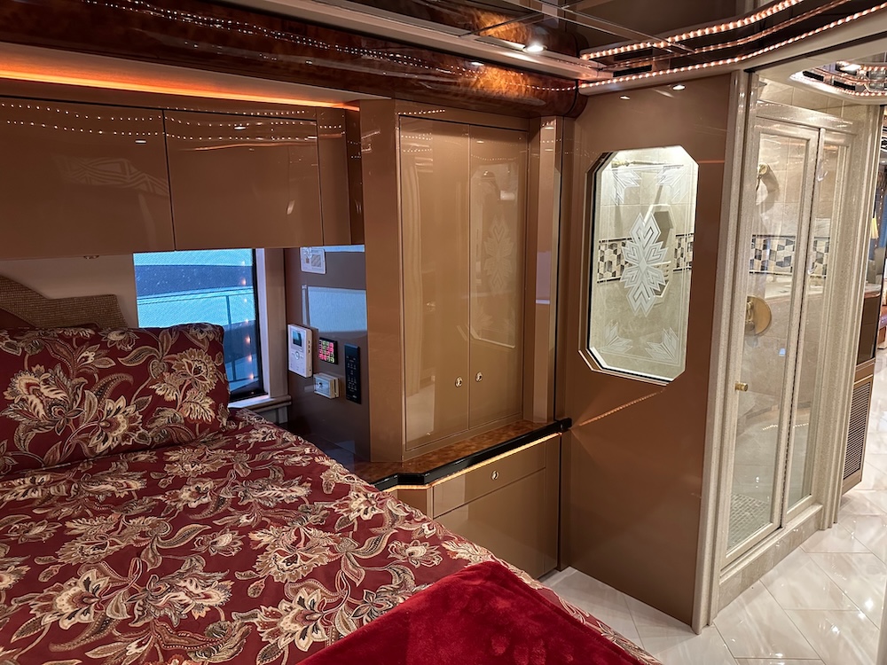 2003 Prevost Featherlite H3-45 For Sale