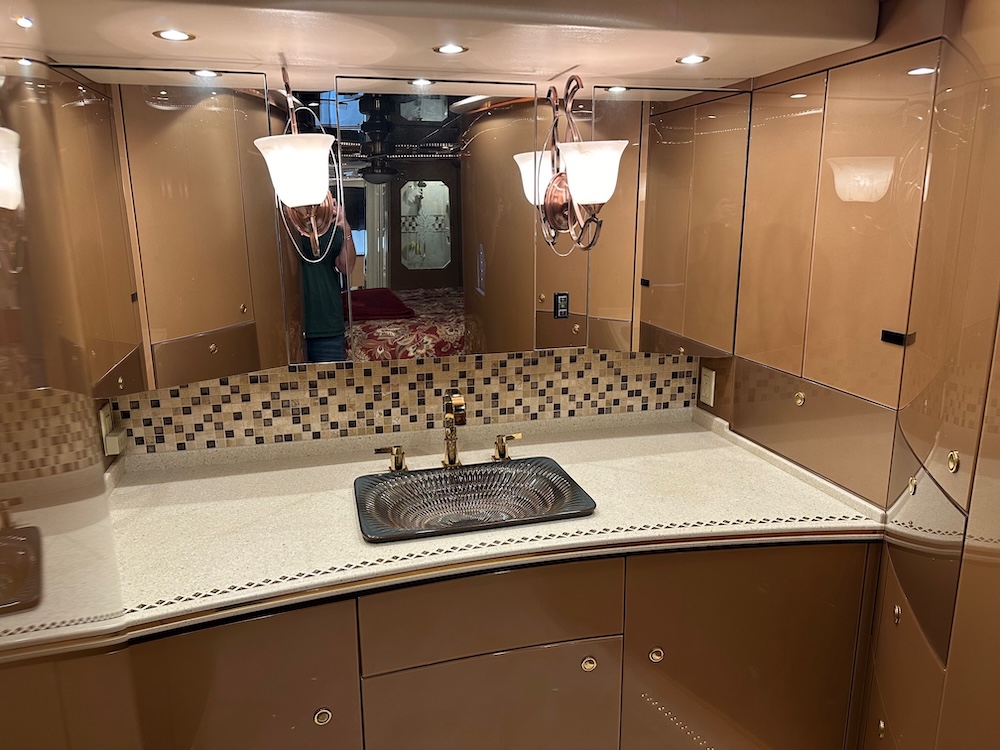 2003 Prevost Featherlite H3-45 For Sale