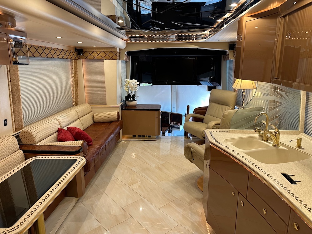 2003 Prevost Featherlite H3-45 For Sale