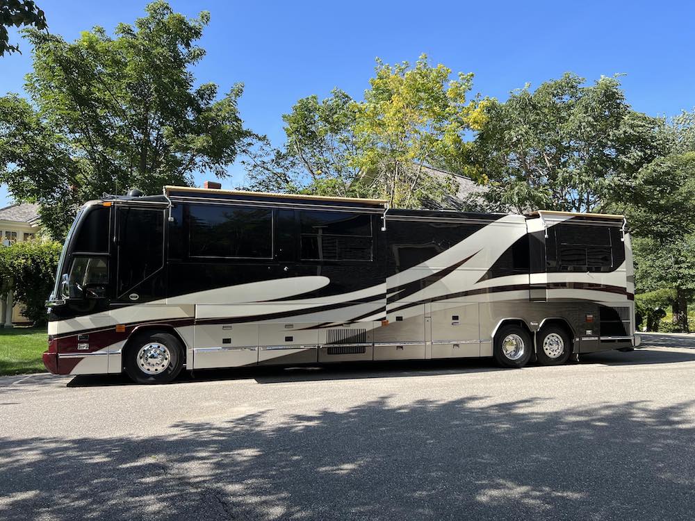 2002 Prevost Featherlite H3-45 For Sale