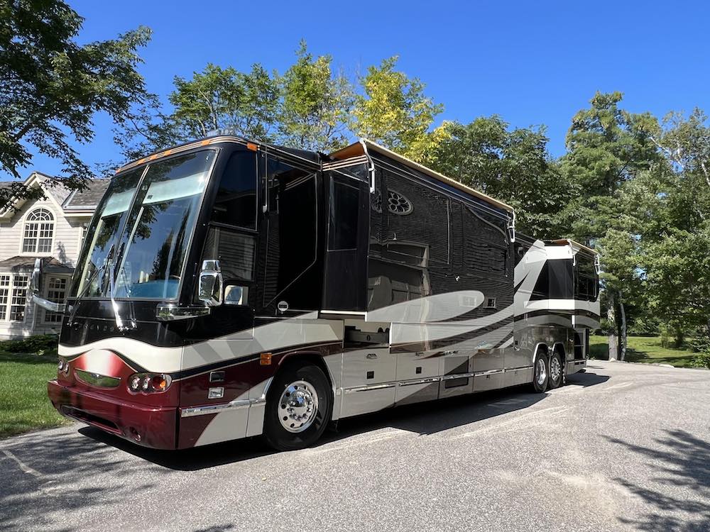 2002 Prevost Featherlite H3-45 For Sale