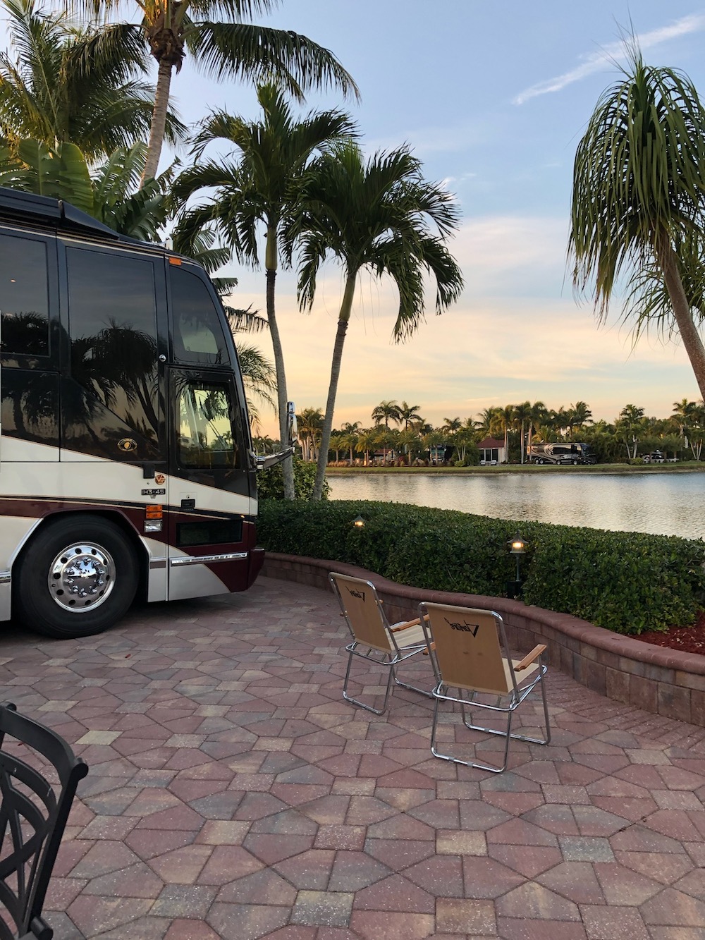 2002 Prevost Featherlite H3-45 For Sale