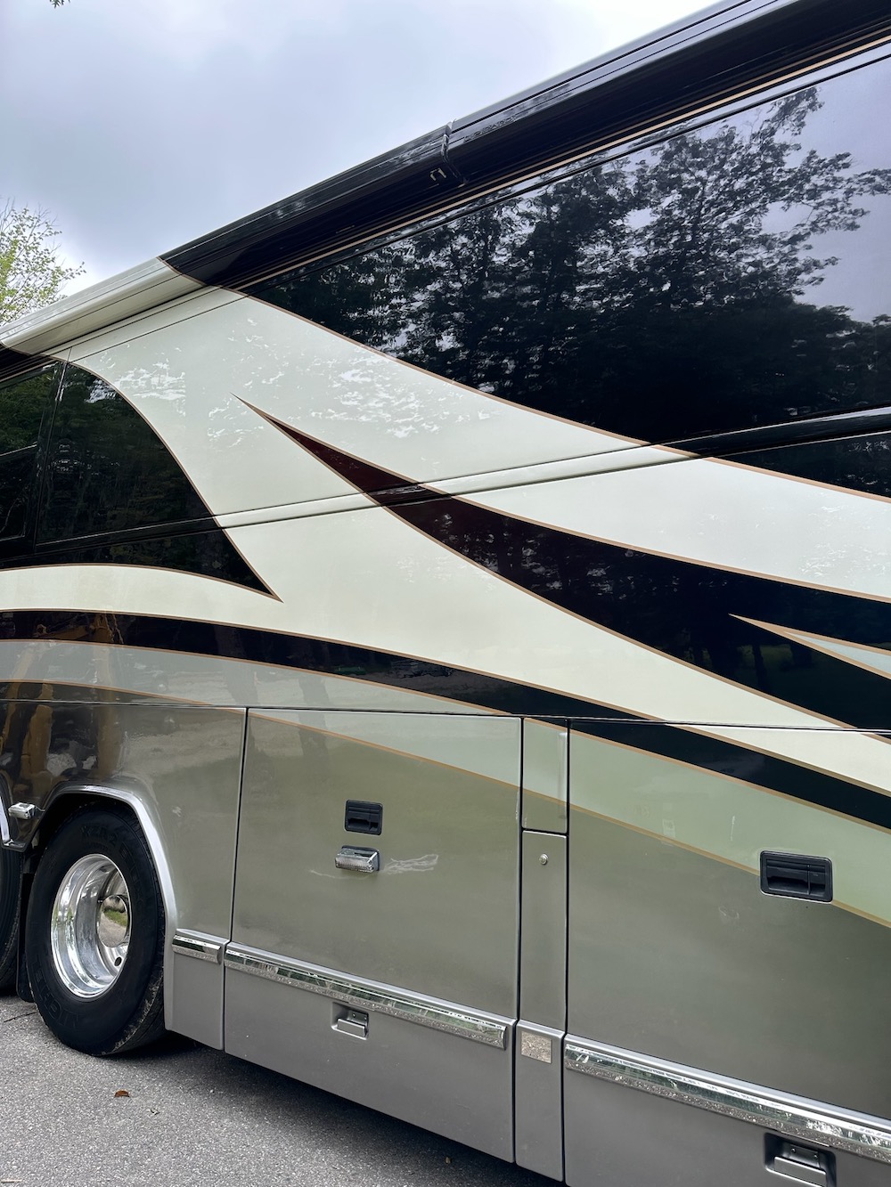 2002 Prevost Featherlite H3-45 For Sale