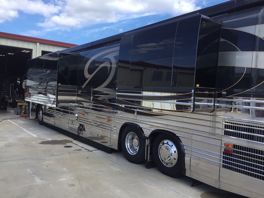 2003 Prevost Featherlite XLII For Sale