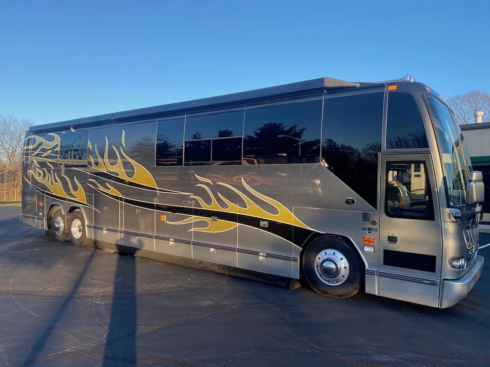 2004 Prevost Featherlite H3-45 For Sale