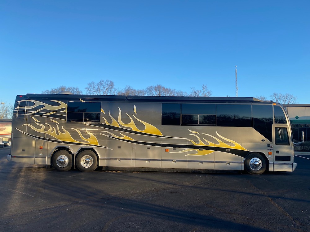 2004 Prevost Featherlite H3-45 For Sale