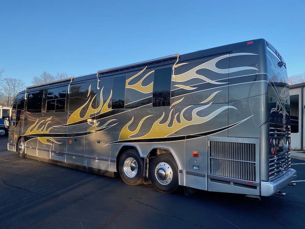 2004 Prevost Featherlite H3-45 For Sale