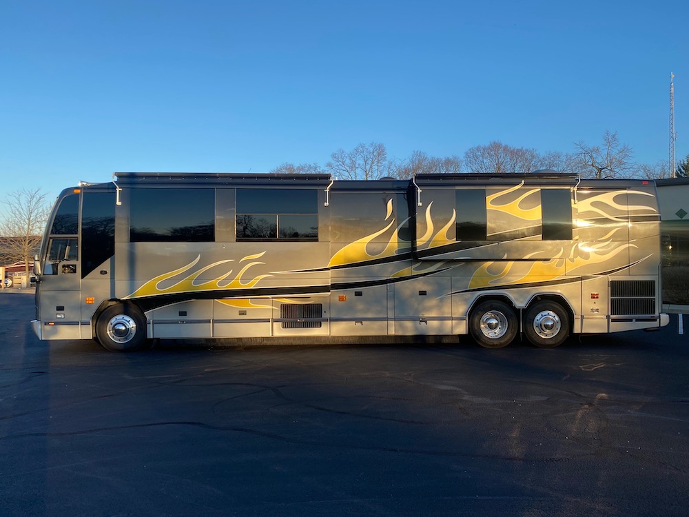 2004 Prevost Featherlite H3-45 For Sale