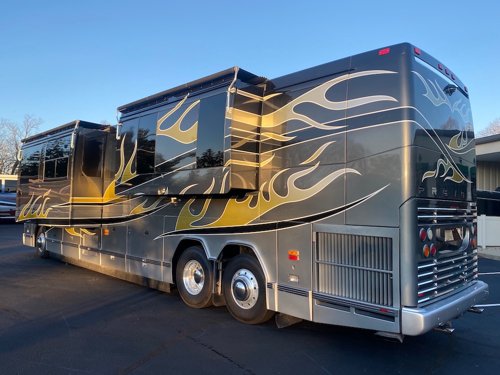 2004 Prevost Featherlite H3-45 For Sale