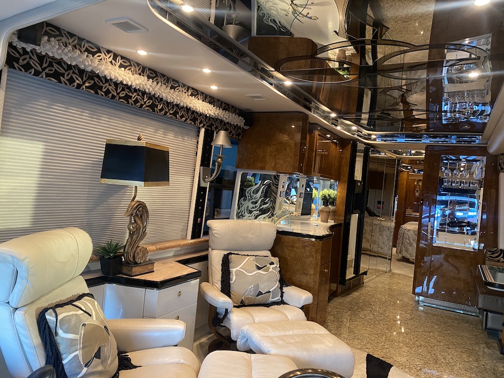 2004 Prevost Featherlite H3-45 For Sale