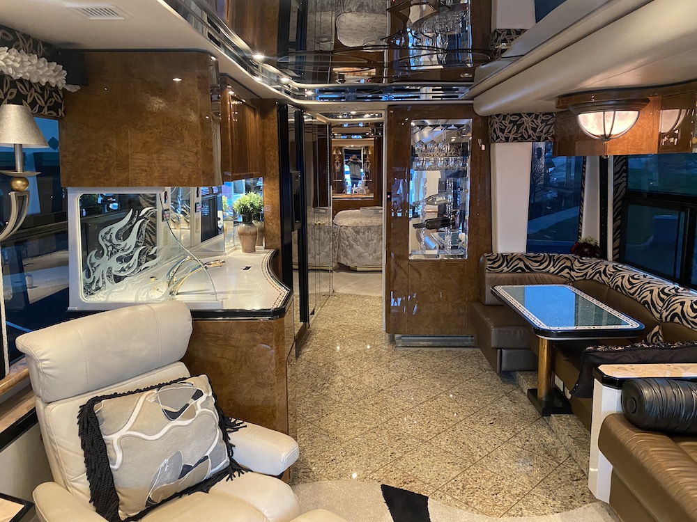 2004 Prevost Featherlite H3-45 For Sale