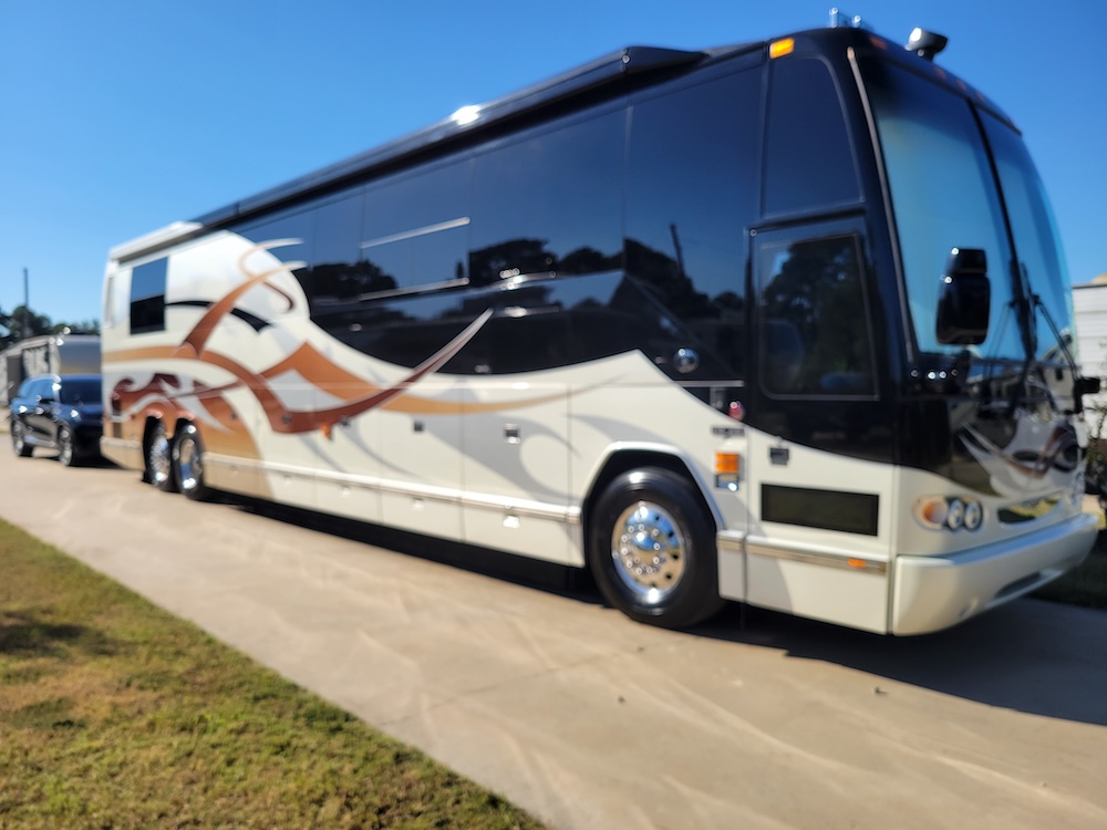 2004 Prevost Featherlite H3-45 For Sale