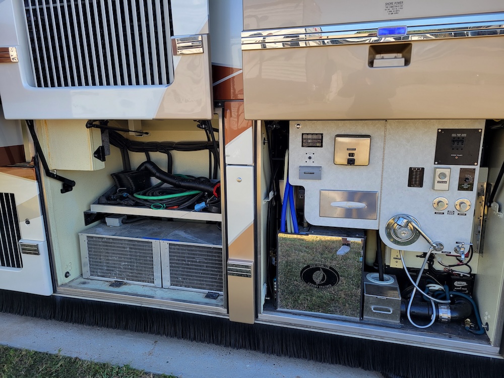 2004 Prevost Featherlite H3-45 For Sale