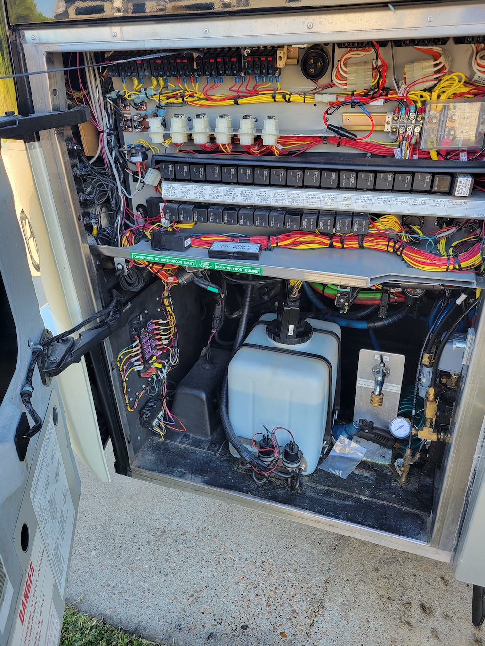 2004 Prevost Featherlite H3-45 For Sale