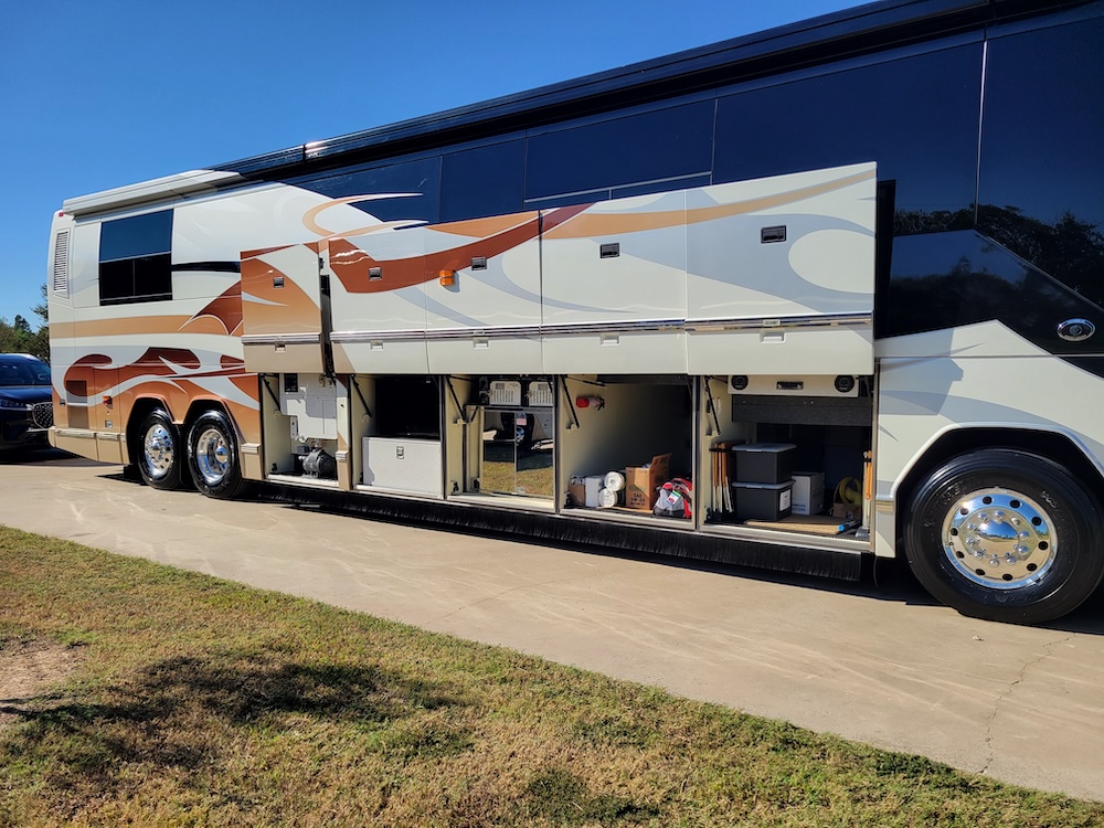 2004 Prevost Featherlite H3-45 For Sale
