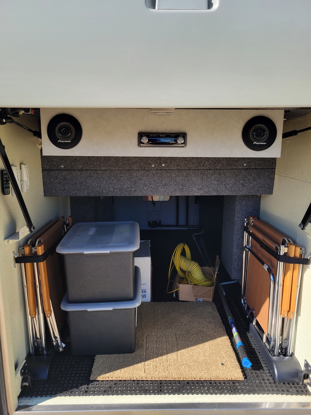 2004 Prevost Featherlite H3-45 For Sale