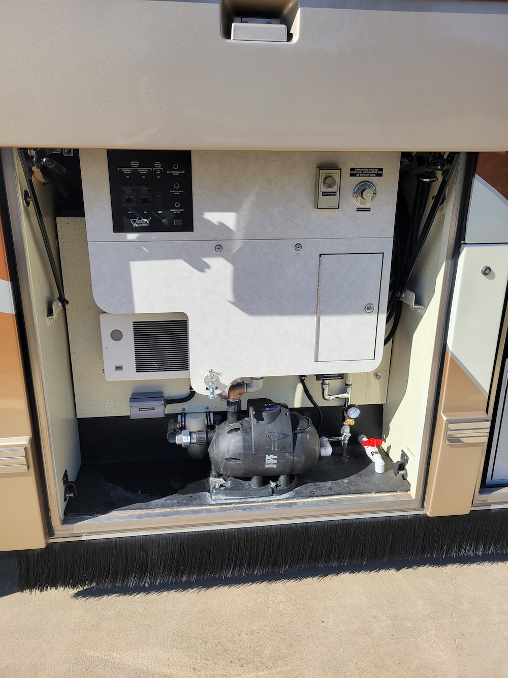 2004 Prevost Featherlite H3-45 For Sale