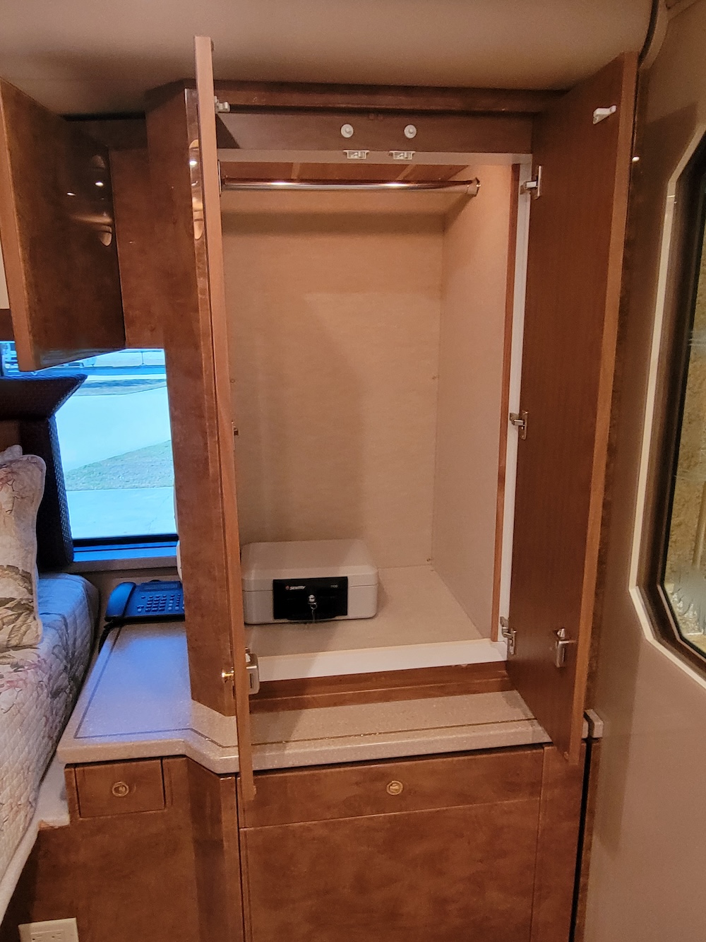 2004 Prevost Featherlite H3-45 For Sale