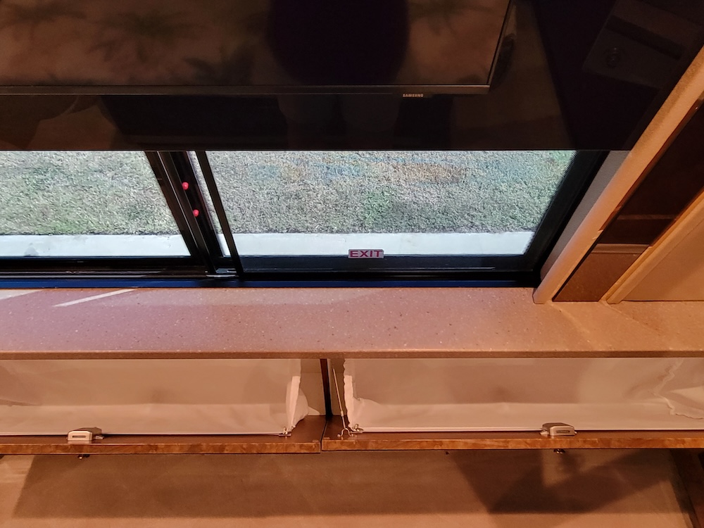 2004 Prevost Featherlite H3-45 For Sale