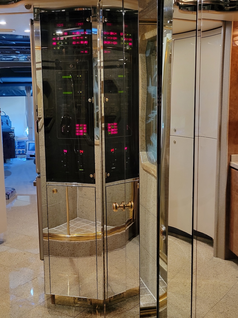 2004 Prevost Featherlite H3-45 For Sale