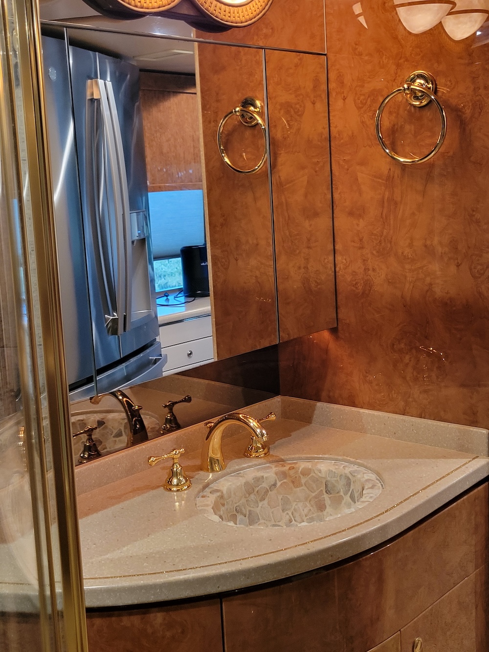 2004 Prevost Featherlite H3-45 For Sale