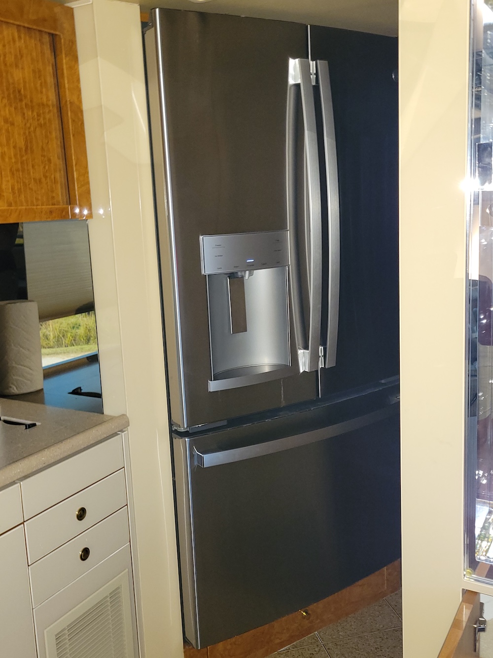 2004 Prevost Featherlite H3-45 For Sale