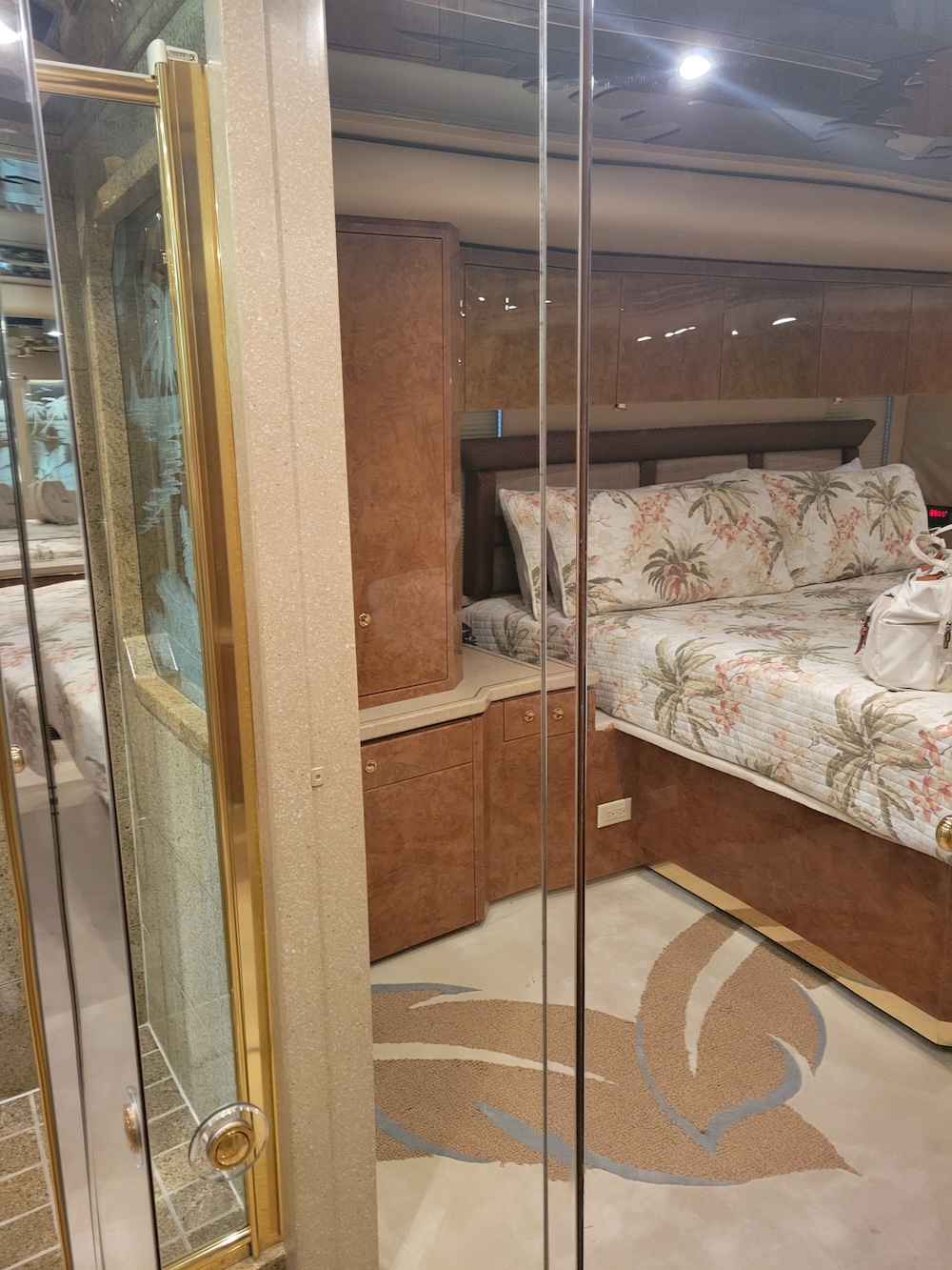 2004 Prevost Featherlite H3-45 For Sale