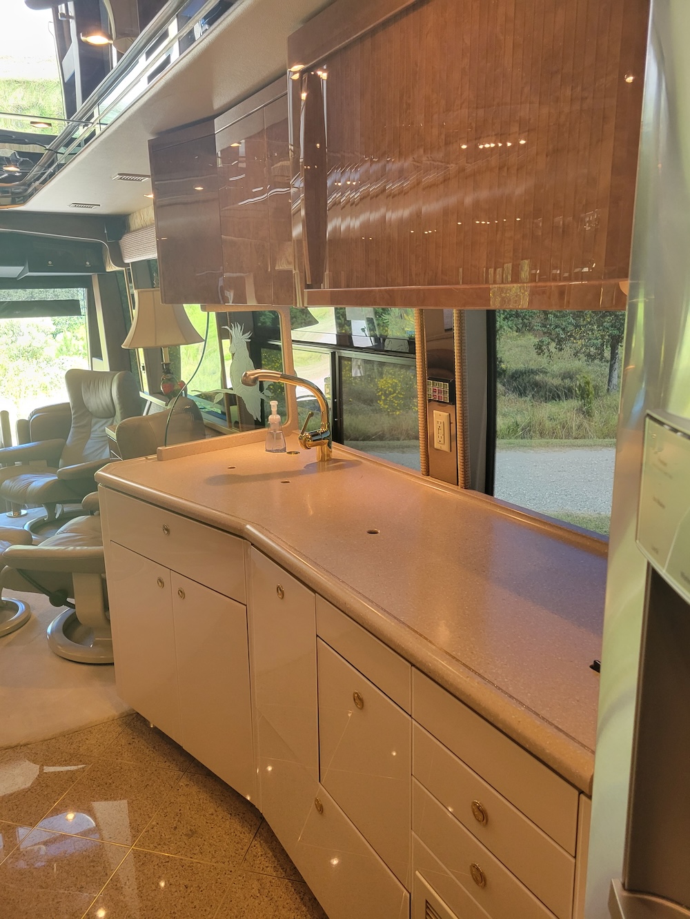 2004 Prevost Featherlite H3-45 For Sale