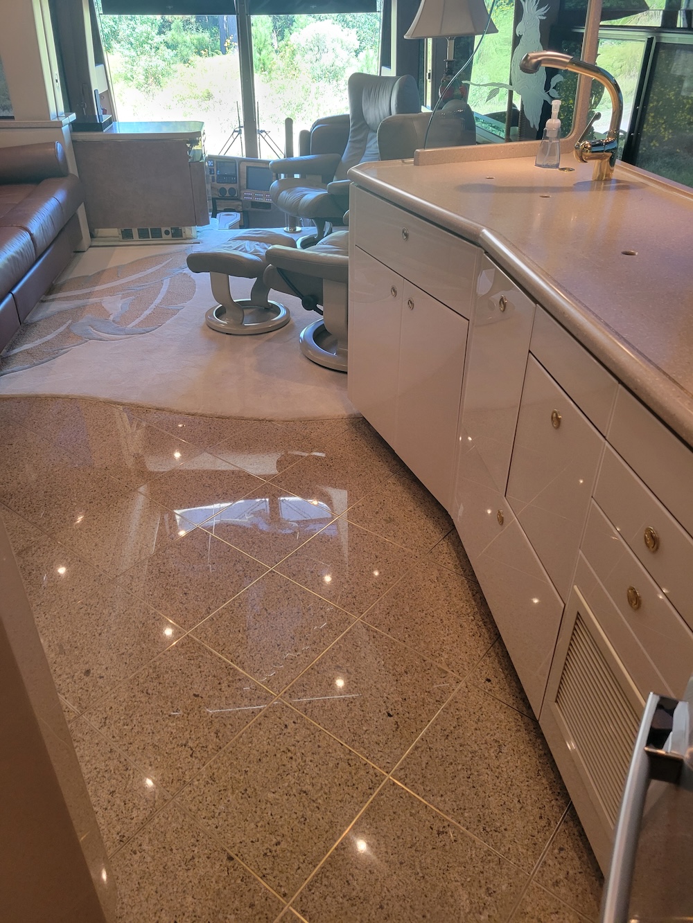 2004 Prevost Featherlite H3-45 For Sale