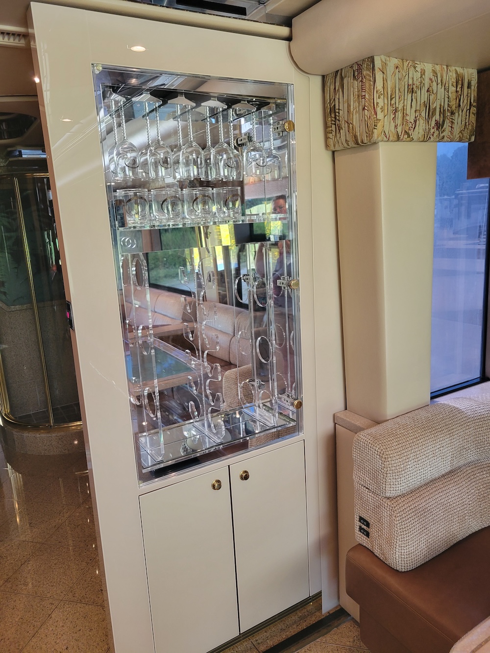 2004 Prevost Featherlite H3-45 For Sale