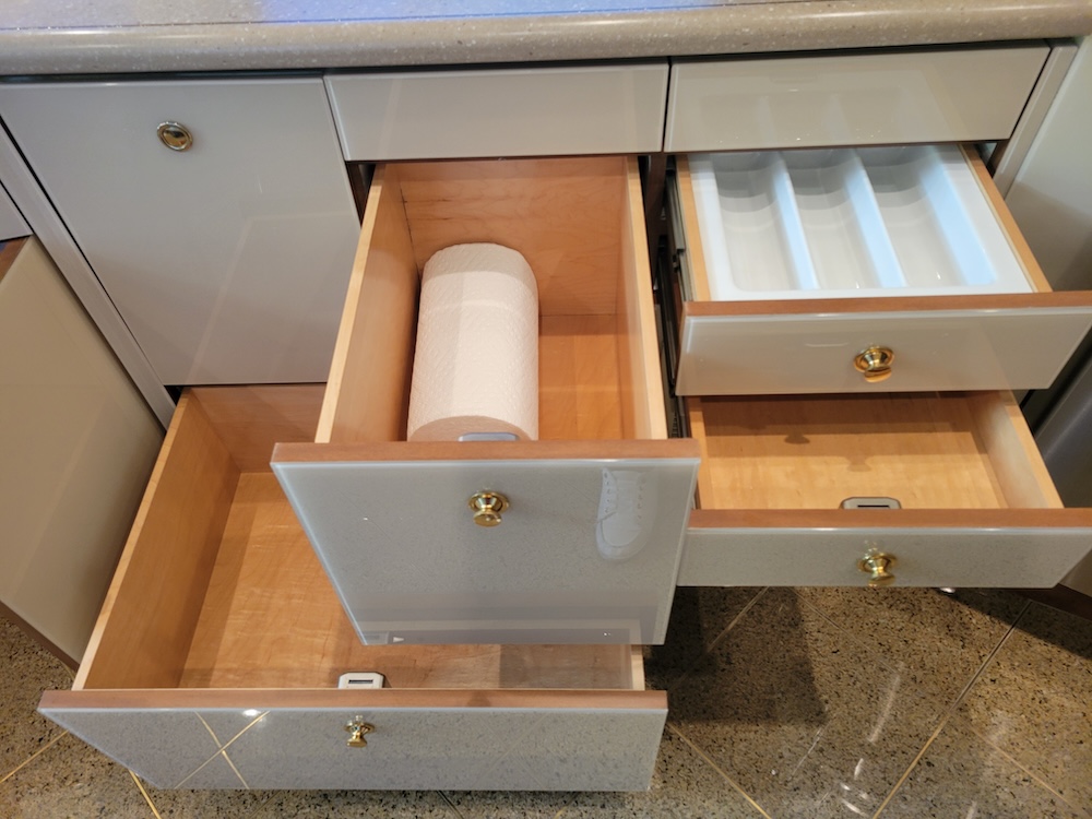 2004 Prevost Featherlite H3-45 For Sale