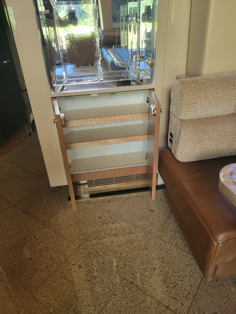 2004 Prevost Featherlite H3-45 For Sale