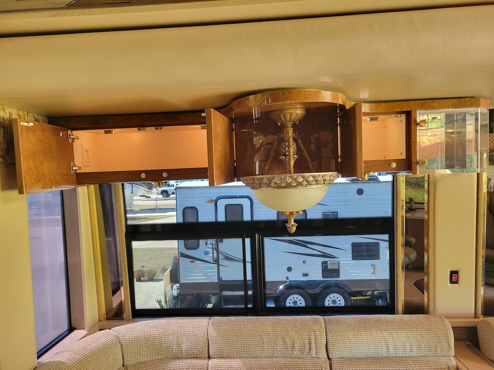 2004 Prevost Featherlite H3-45 For Sale