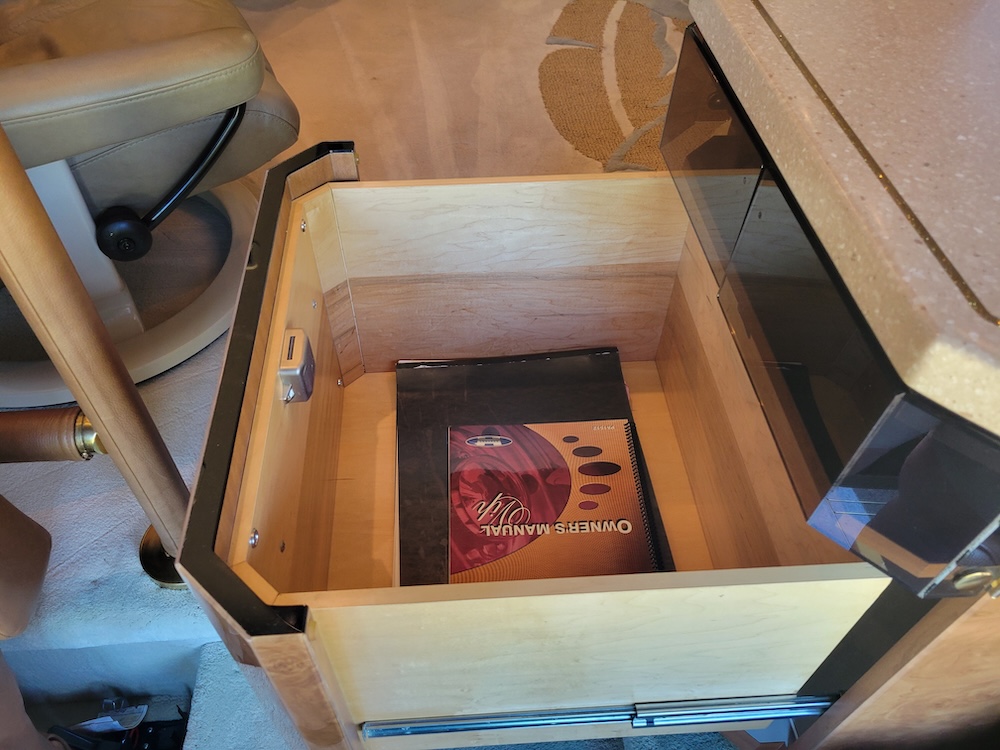 2004 Prevost Featherlite H3-45 For Sale