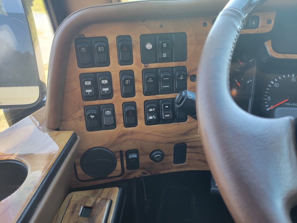 2004 Prevost Featherlite H3-45 For Sale