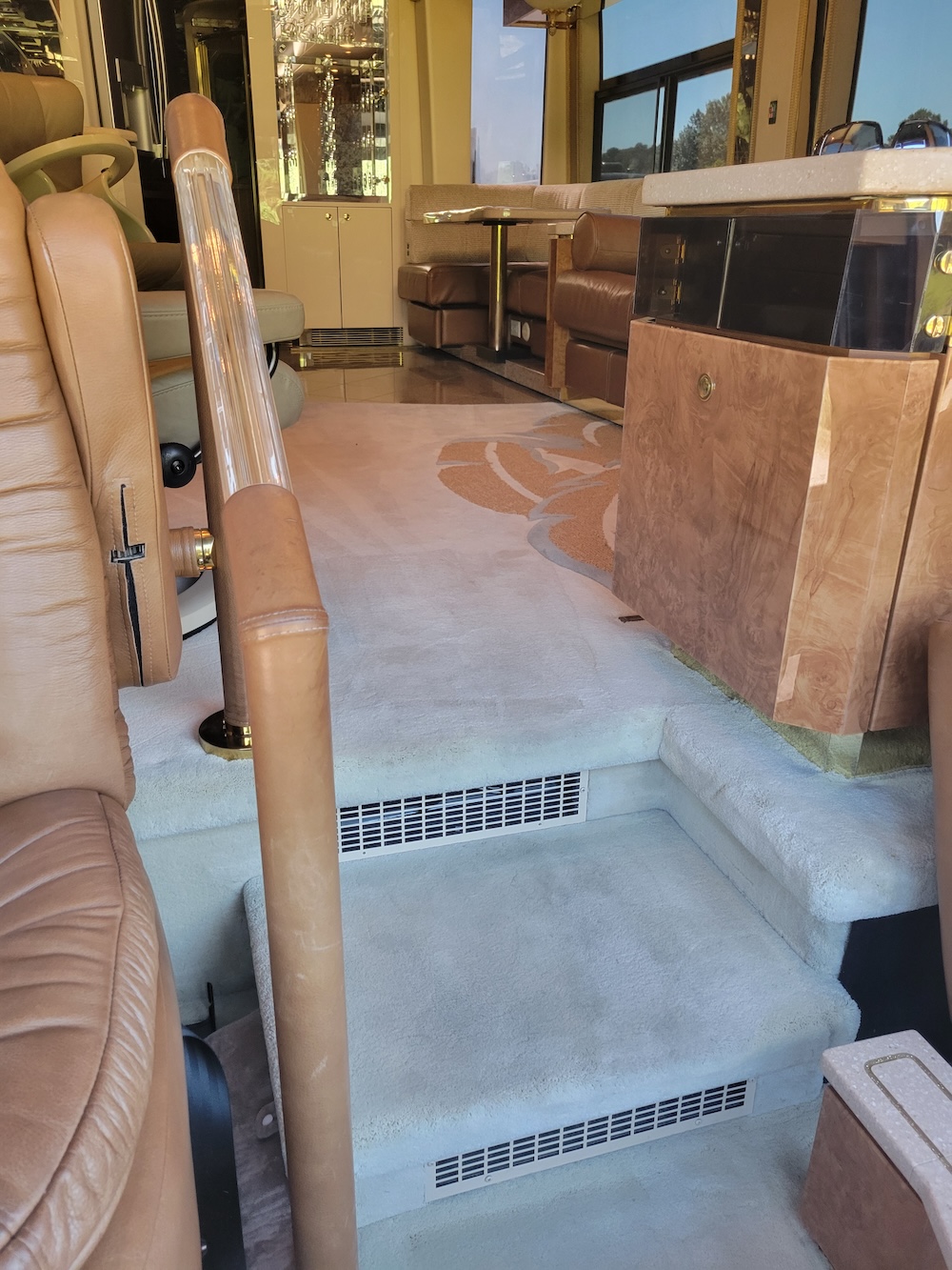 2004 Prevost Featherlite H3-45 For Sale