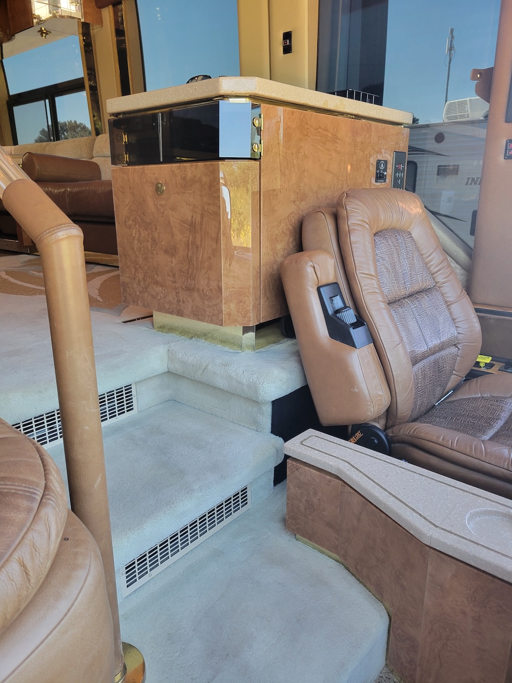 2004 Prevost Featherlite H3-45 For Sale